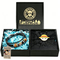 One Piece Monkey D. Luffy Ensemble de Bijoux 3 Pièces, Collier Affiche de Recherche + Bracelet Chapeau de Paille + Pin's Émaillé, Pack d'Accessoires de Collection Anime